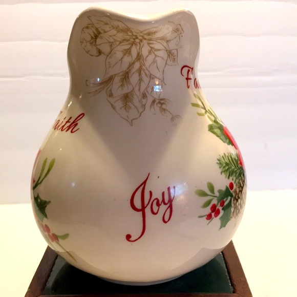 Vintage Christmas poinsettia pitcher - Picture 3 of 9